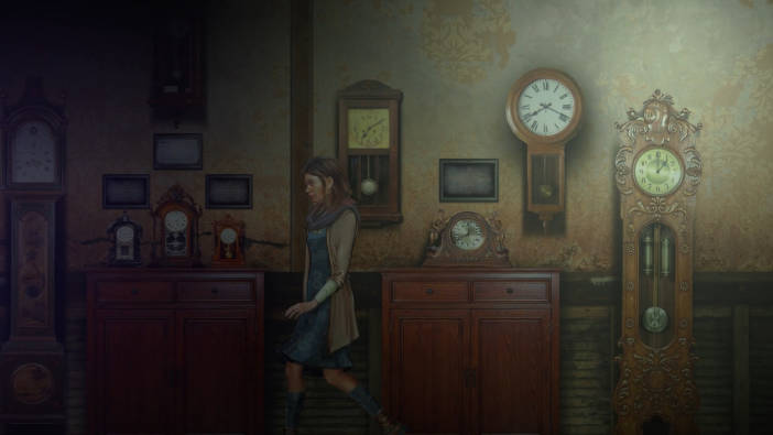 La protagonista camina en una sala llena de relojes de todo tipo.