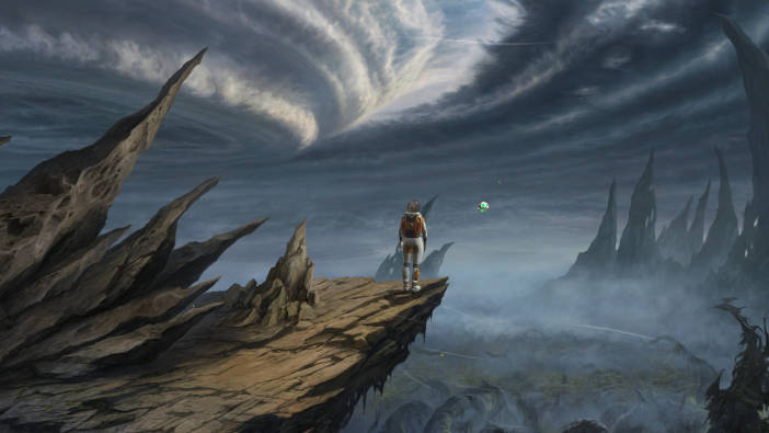 Una mujer, con un traje espacial sin casco, observa el horizonte al borde de un barranco. En el cielo se ve un remolino de nubes y bajo sus pies hay un bosque brumoso.